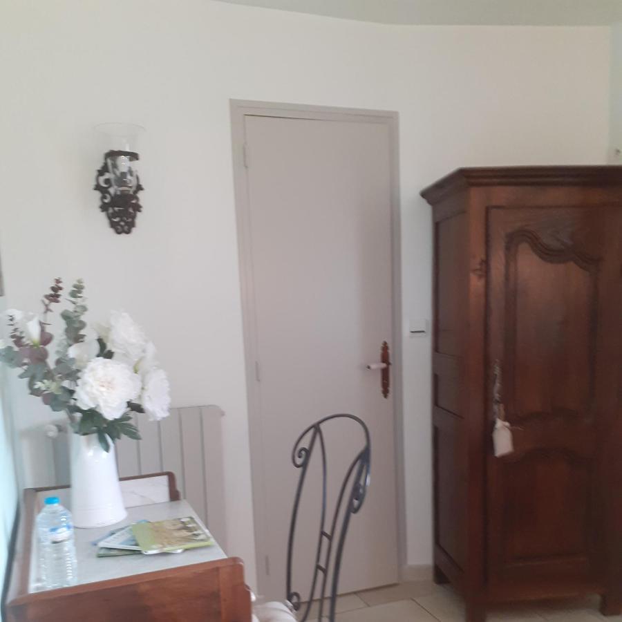 7 , Le Haut Montraye Pace  Bagian luar foto