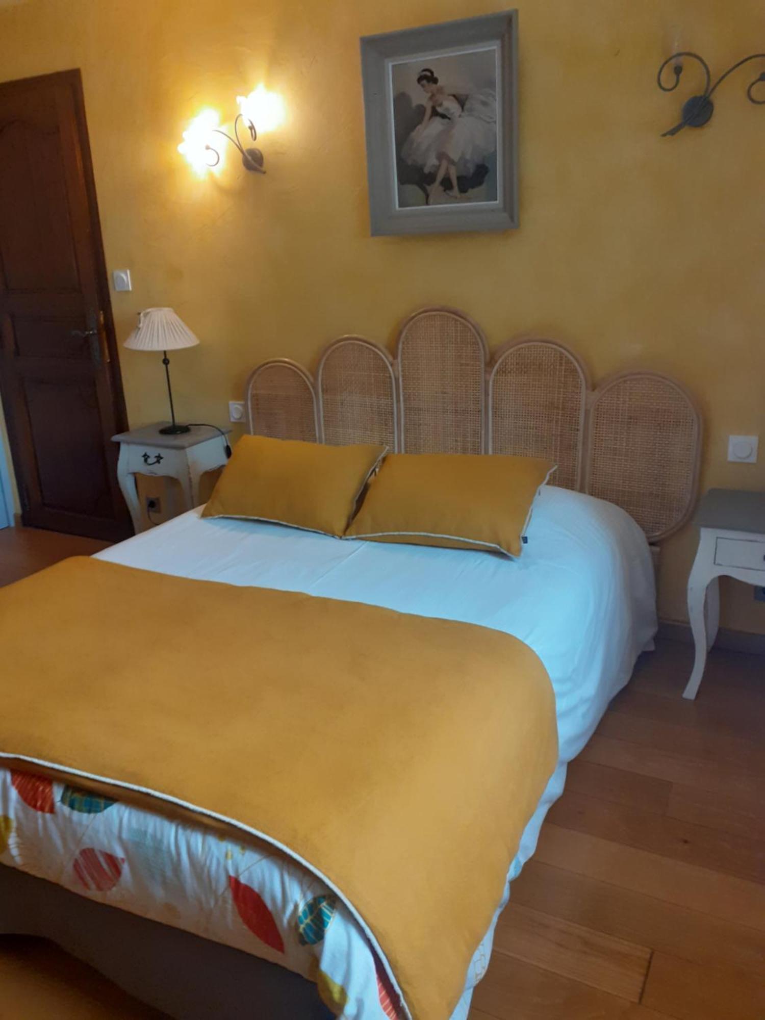 7 , Le Haut Montraye Pace  Bagian luar foto